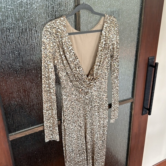 BADGLEY MISCHKA Gold Sequin Long Sleeve Boat Neck Cowl Back Stretch Maxi Gown 8 - Picture 11 of 11